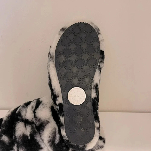 UGG Fluff Yeah Slide Marble Slipper Sandal in Black and White cozy - Picture 7 of 10